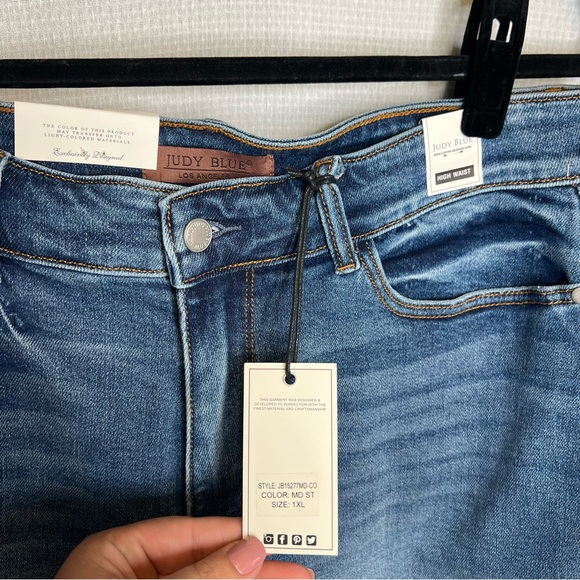 Judy Blue | NEW Blue Jean Shorts with Frayed Hem 1XL - Picture 2 of 7